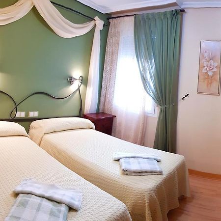 Hostal De La Torre Hostal Economico باياذوليد المظهر الخارجي الصورة