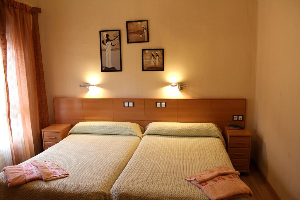 Hostal De La Torre Hostal Economico باياذوليد الغرفة الصورة