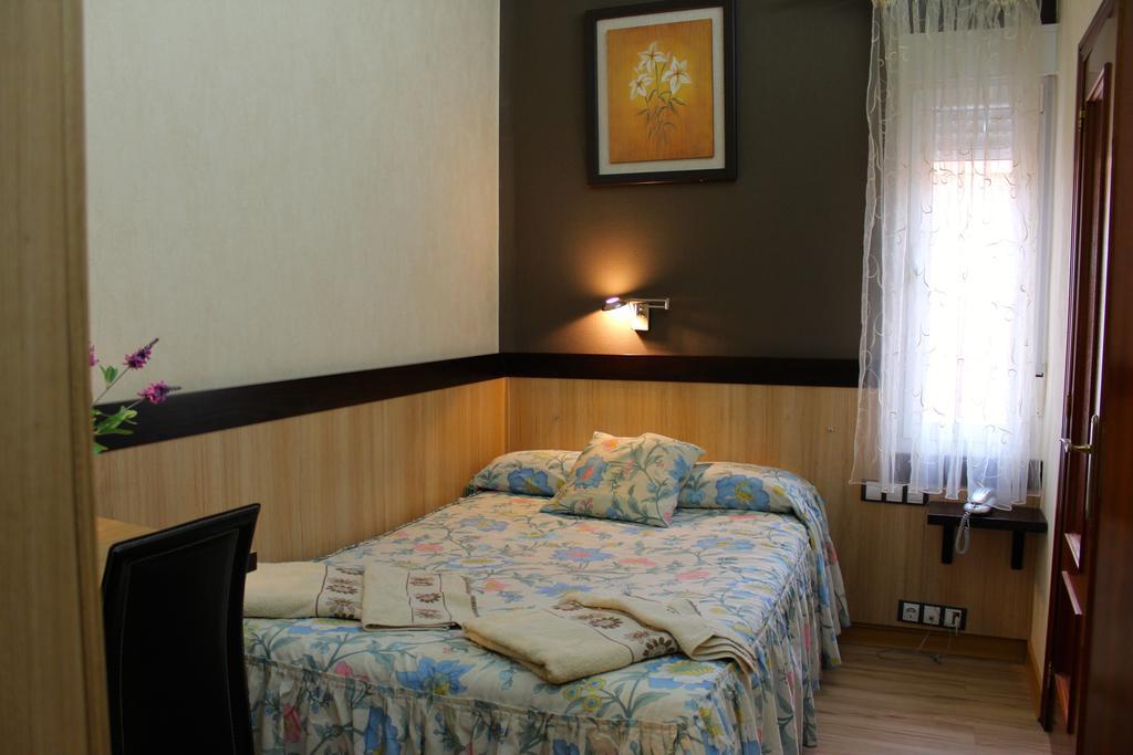 Hostal De La Torre Hostal Economico باياذوليد الغرفة الصورة