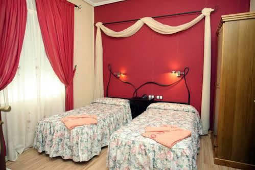 Hostal De La Torre Hostal Economico باياذوليد المظهر الخارجي الصورة