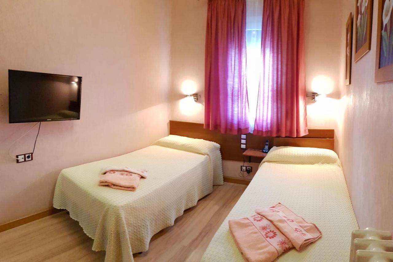Hostal De La Torre Hostal Economico باياذوليد المظهر الخارجي الصورة