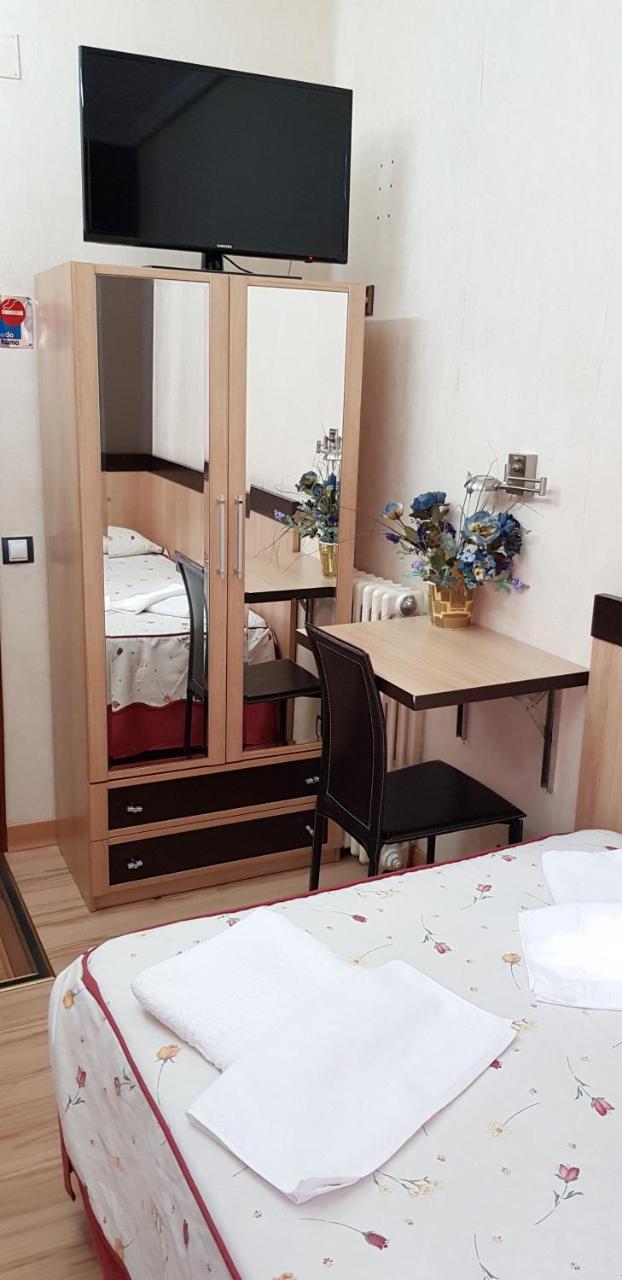 Hostal De La Torre Hostal Economico باياذوليد المظهر الخارجي الصورة