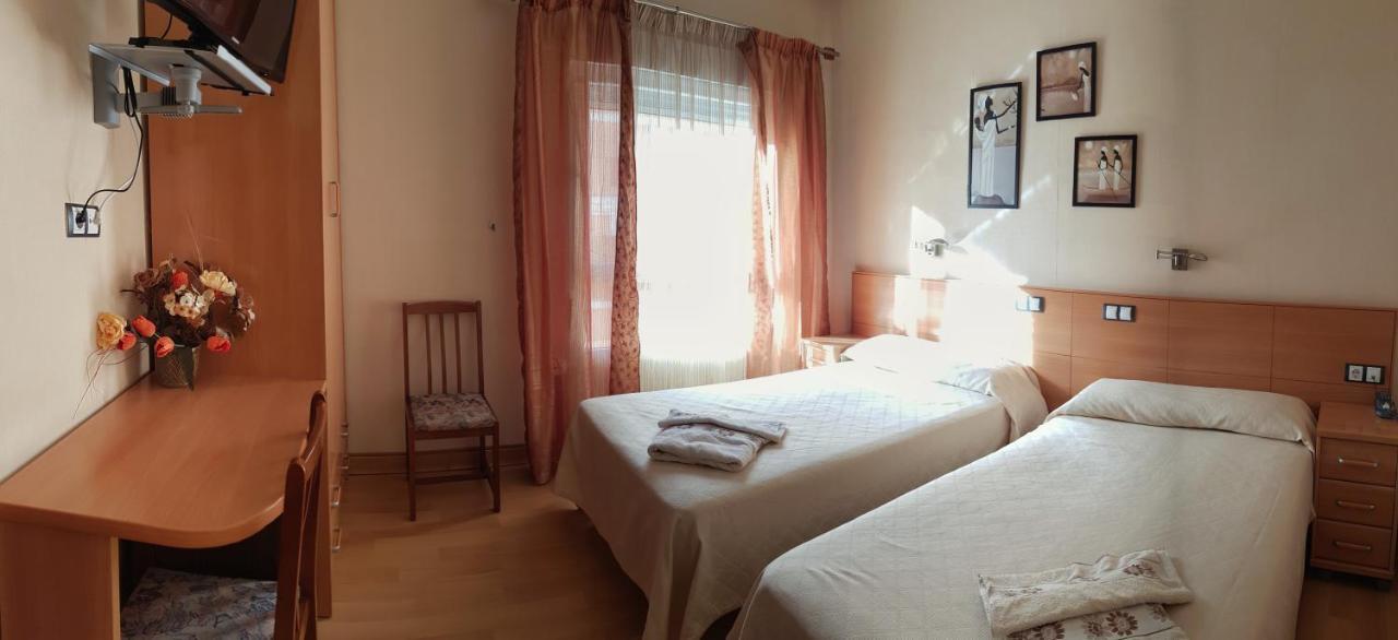 Hostal De La Torre Hostal Economico باياذوليد المظهر الخارجي الصورة