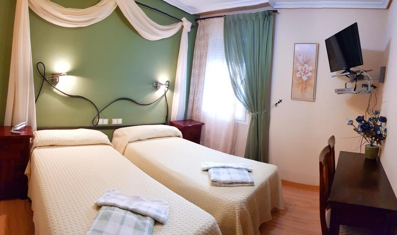 Hostal De La Torre Hostal Economico باياذوليد المظهر الخارجي الصورة
